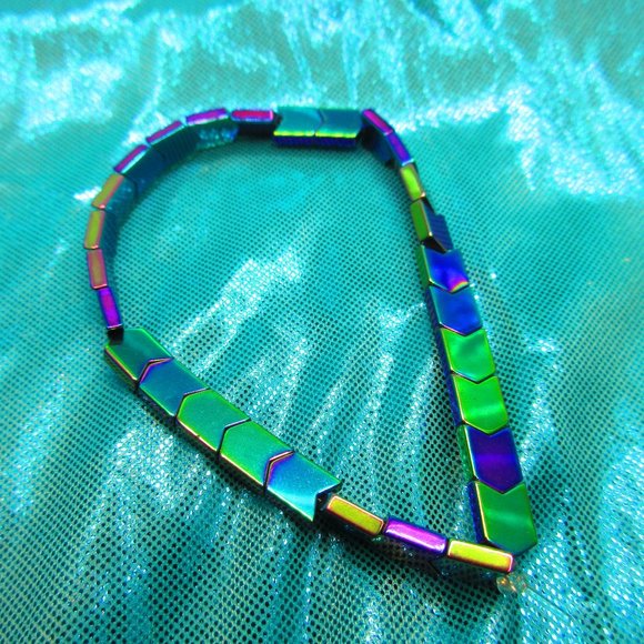 Rainbow Titanium Hematite Arrows 7" Stretchy Gemstone Bracelet - Picture 2 of 3